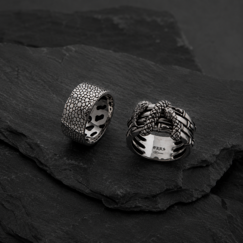 Alternative view of Bague anneau ecailles Homme argent