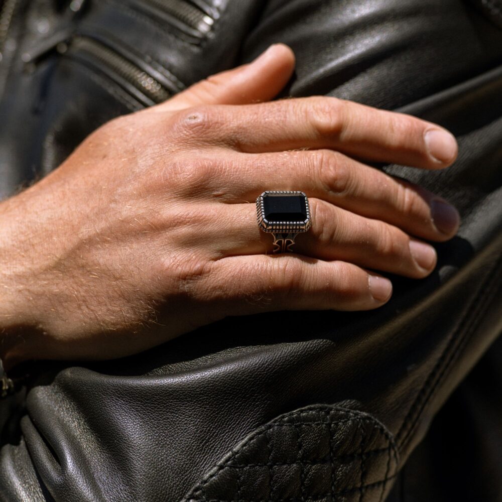 Alternative view of Bague Sidérale Homme Argent 925 & Onyx – Force, Élégance et Pierre de Protection